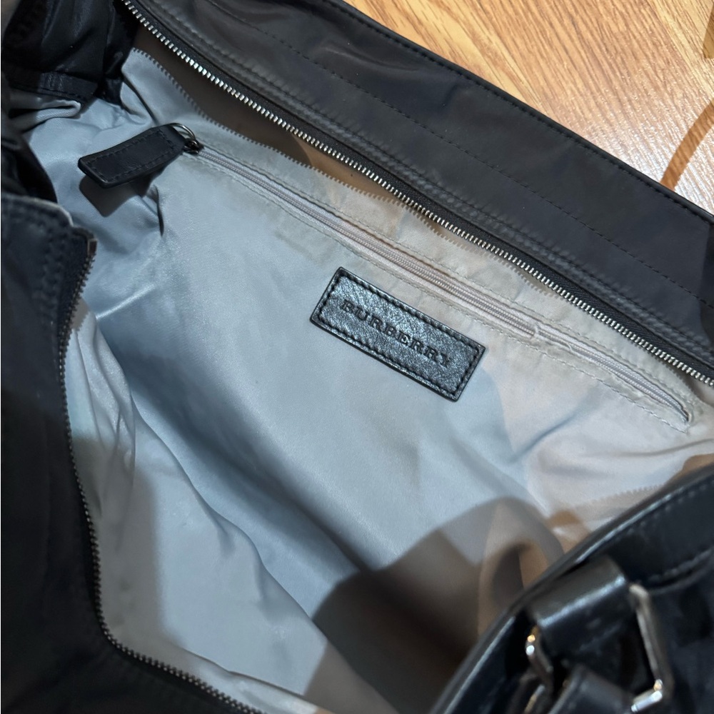 Woman’s Burberry Buckleigh Tote Bag - Picture 5 of 6